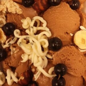 BURVĪGS ŠOKOLĀDES SALDĒJUMS AR ZILO SIERU